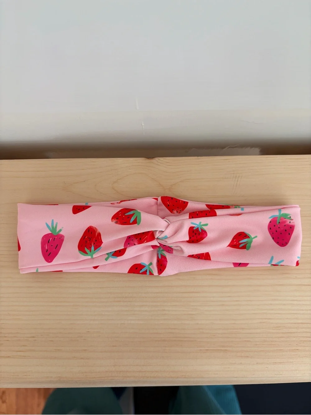 Skida Women’s Soft Twist Headband Strawberries (OS)
